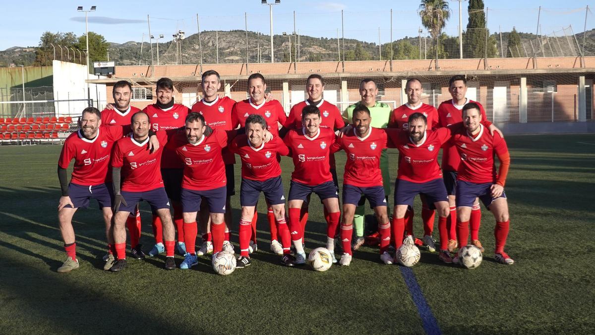 Borriol-Magnanimvs es colíder del grupo 3 con 21 puntos  El conjunto rojillo está firmando una grandísima temporada en el grupo 3 y, en la última jornada, logró ganar con bastante superioridad al Rayo de Castellón por 0-3. De pie: Natxo Valls, Jon Errasti, Rubén Trigueros, Víctor García, Luis Ramírez, Alberto Guardiola, Aarón Felipe, Adrián Falomir. Y agachados: Alberto Montero, Malik Tahir, Sinuhe Barberà, Gabi González, Cristian Soto, Manuel Ventura Rossi, Marc Blasco y Sergi Castellano.