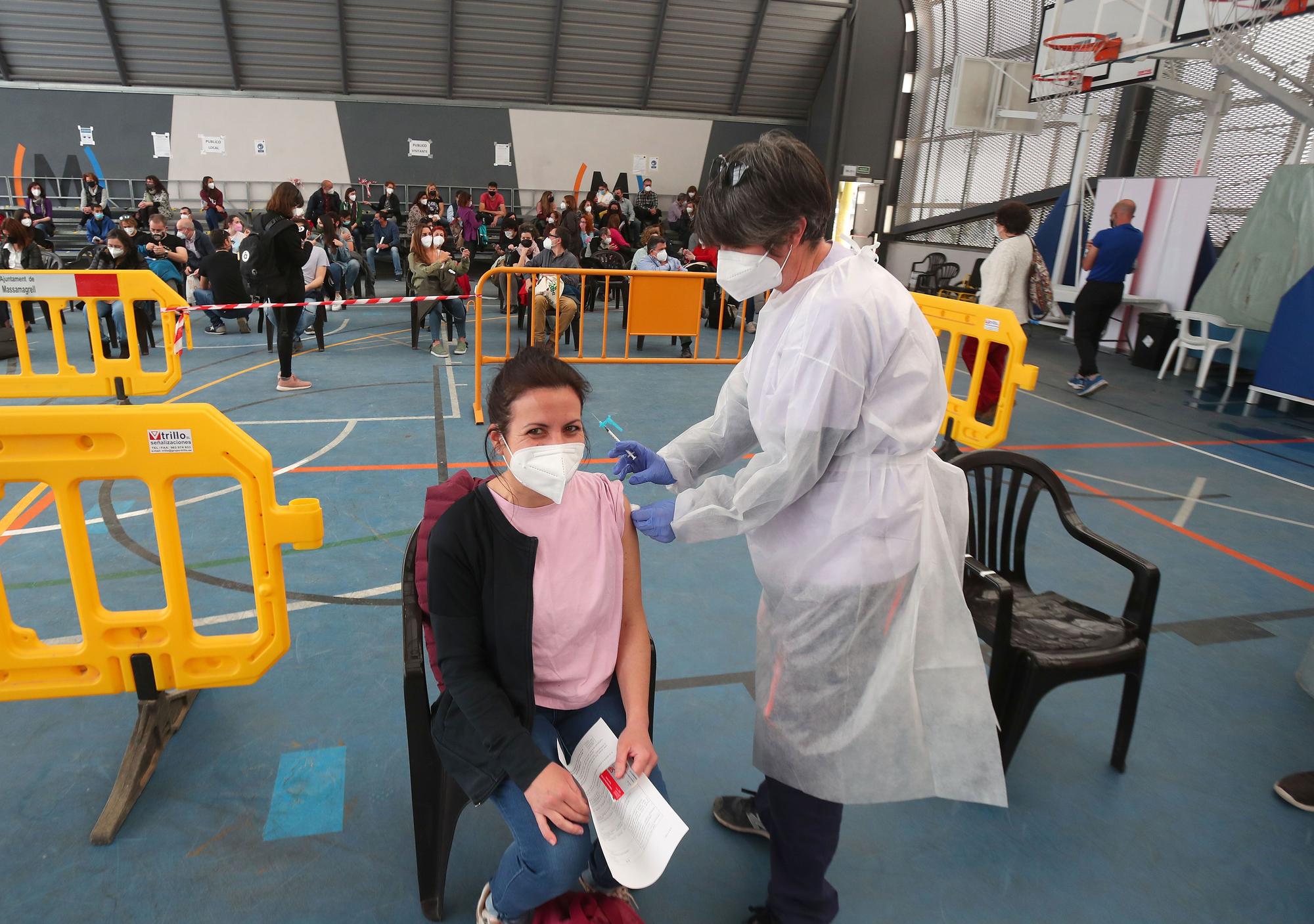 Retoman la vacunación de profesores en la Comunitat Valenciana