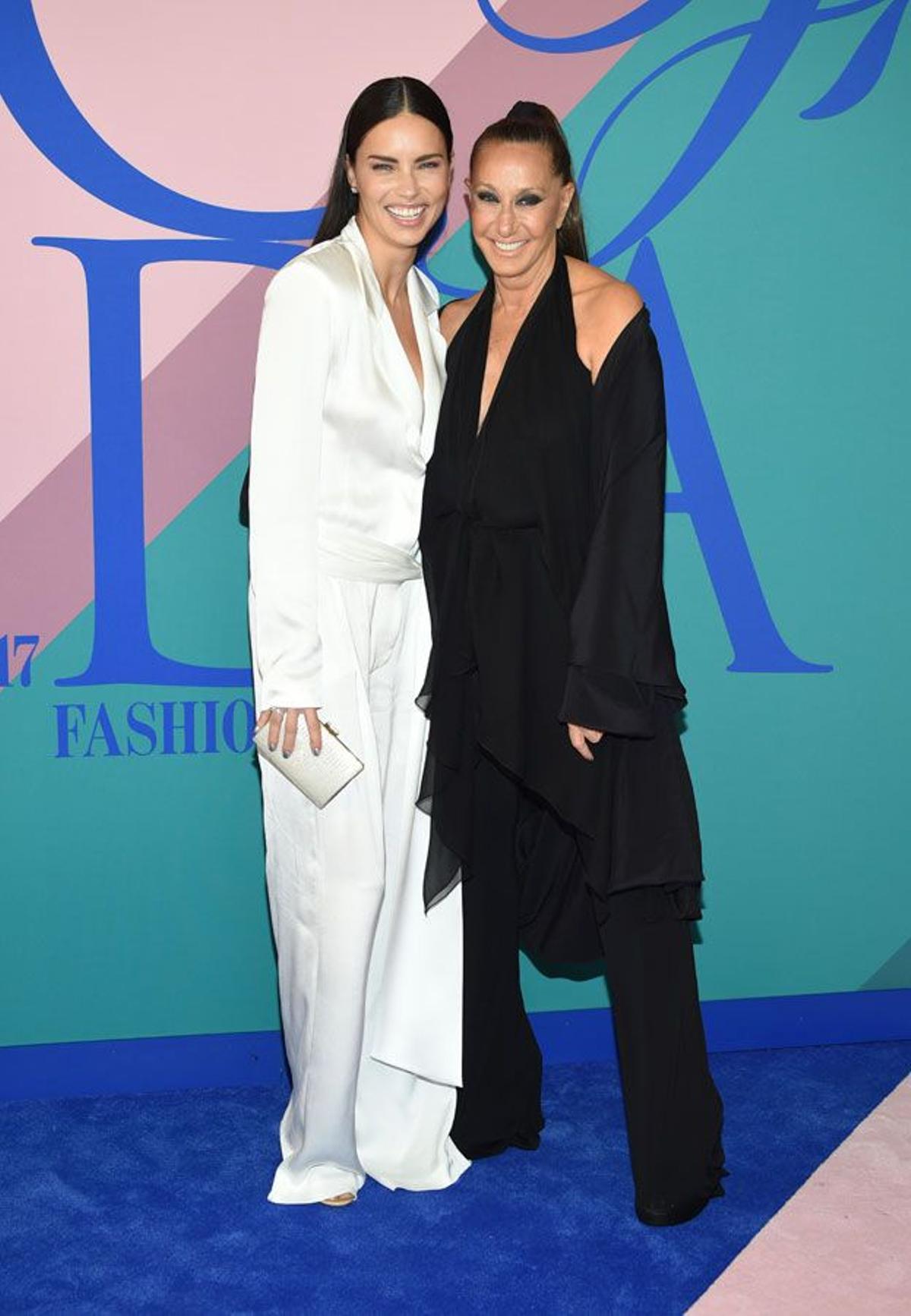 CFDA Fashion Awards 2017: Adriana Lima con Donna Karan