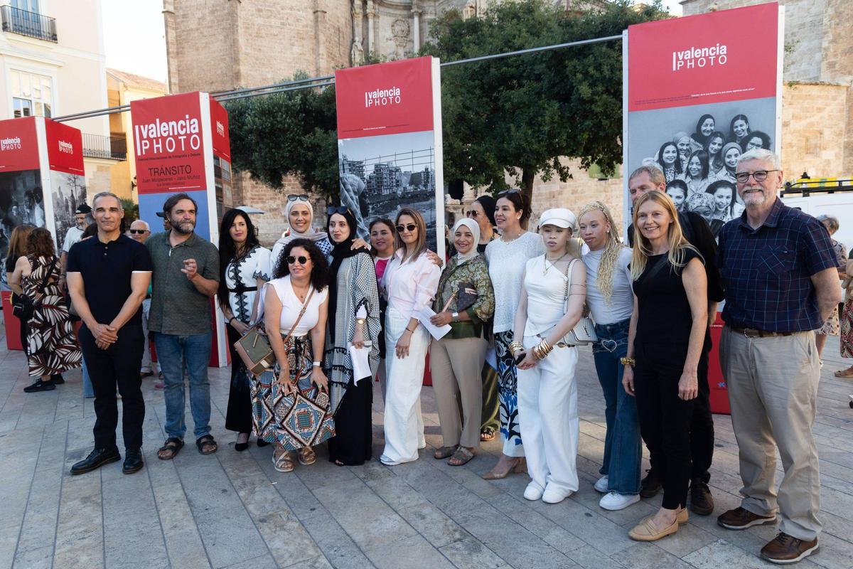 Exposición fotográfica "Tránsito" en la Plaza de la Reina.