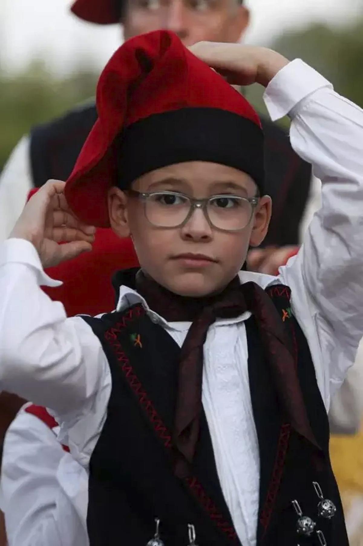 Un niño del Grup Folklòric sa Colla des Vedrà. |