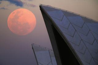 La superluna llena ensombrece las Perseidas