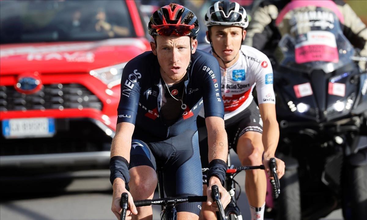 segea55533446 team ineos rider great britain s tao geoghegan hart  l  and 201022164636