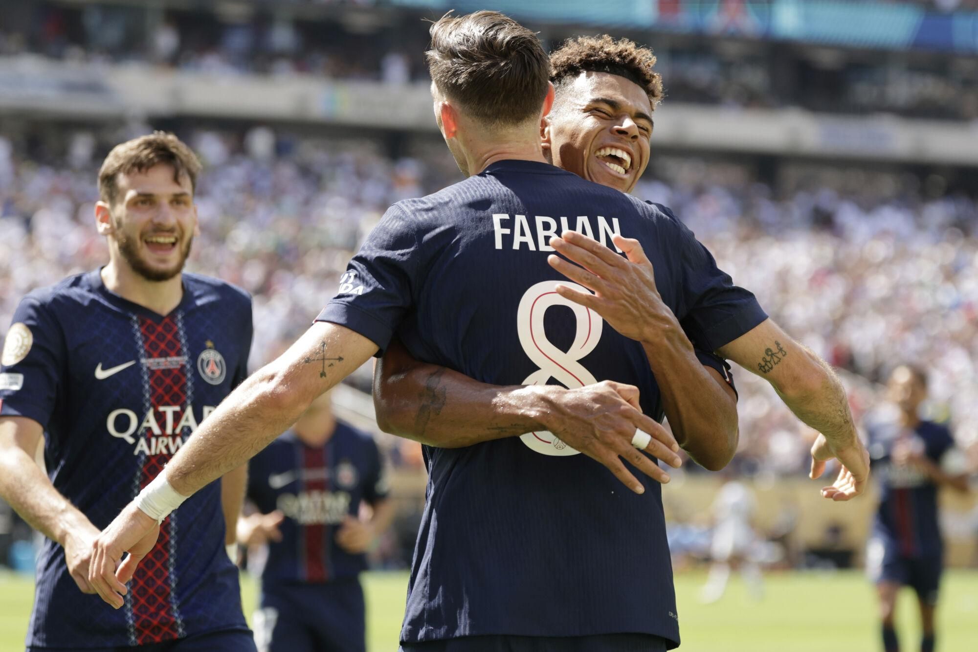 Paris Saint-Germain's Fabian Ruiz (8) celebrates with team mate Desire Doue after scoring his side's third goal during the Club World Cup semifinal soccer match between PSG and Real Madrid in East Rutherford, N.J., Wednesday, July 9, 2025. (AP Photo/Adam Hunger) Associated Press / LaPresse Only italy and spain. EDITORIAL USE ONLY/ONLY ITALY AND SPAIN