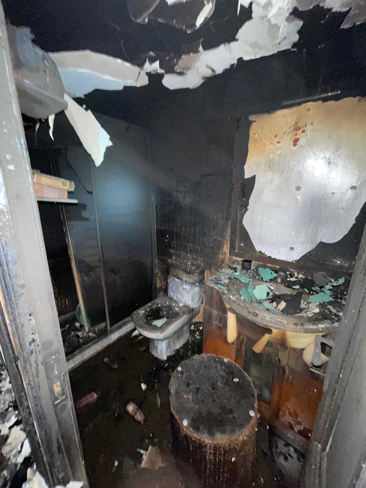 Arde una casa en Nigrán a causa de un teléfono móvil que estaba cargando