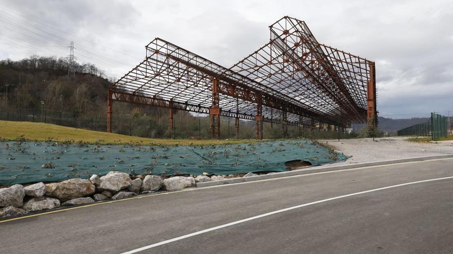 Las naves de Talleres del Conde, que formarán parte del futuro ferial. | Fernando Rodríguez