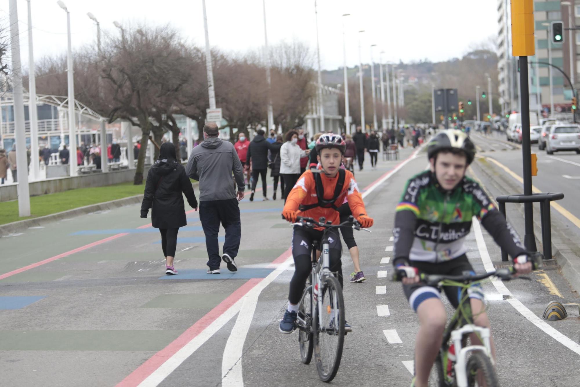 Gijón disfruta de la ciudad en el tercer cierre perimetral