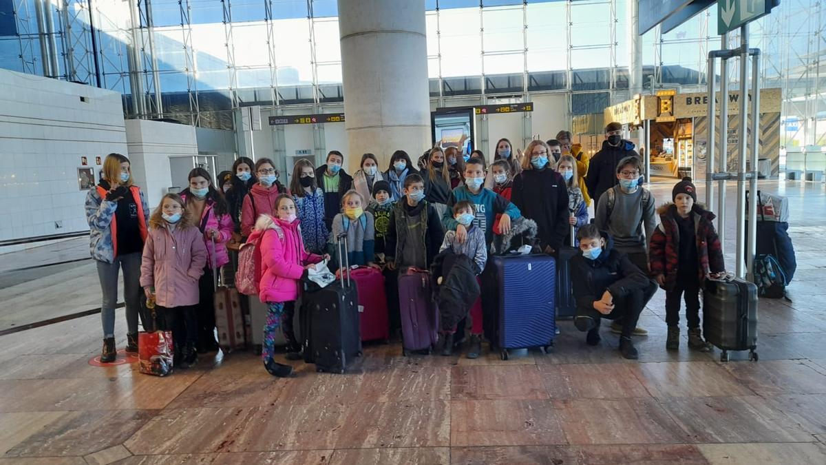 Los menores ucranianos, las pasadas Navidades, en el aeropuerto de Barcelona antes de viajar hacia Aragón.
