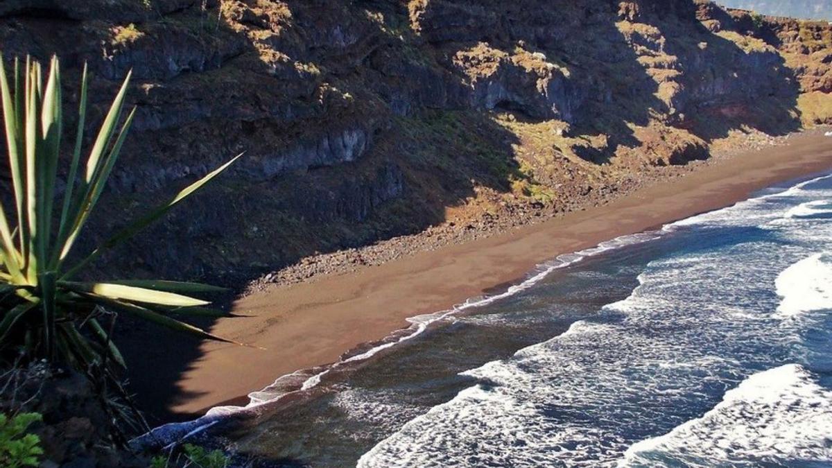 Panorámica de la playa de Los Patos, en la costa de La Orotava.