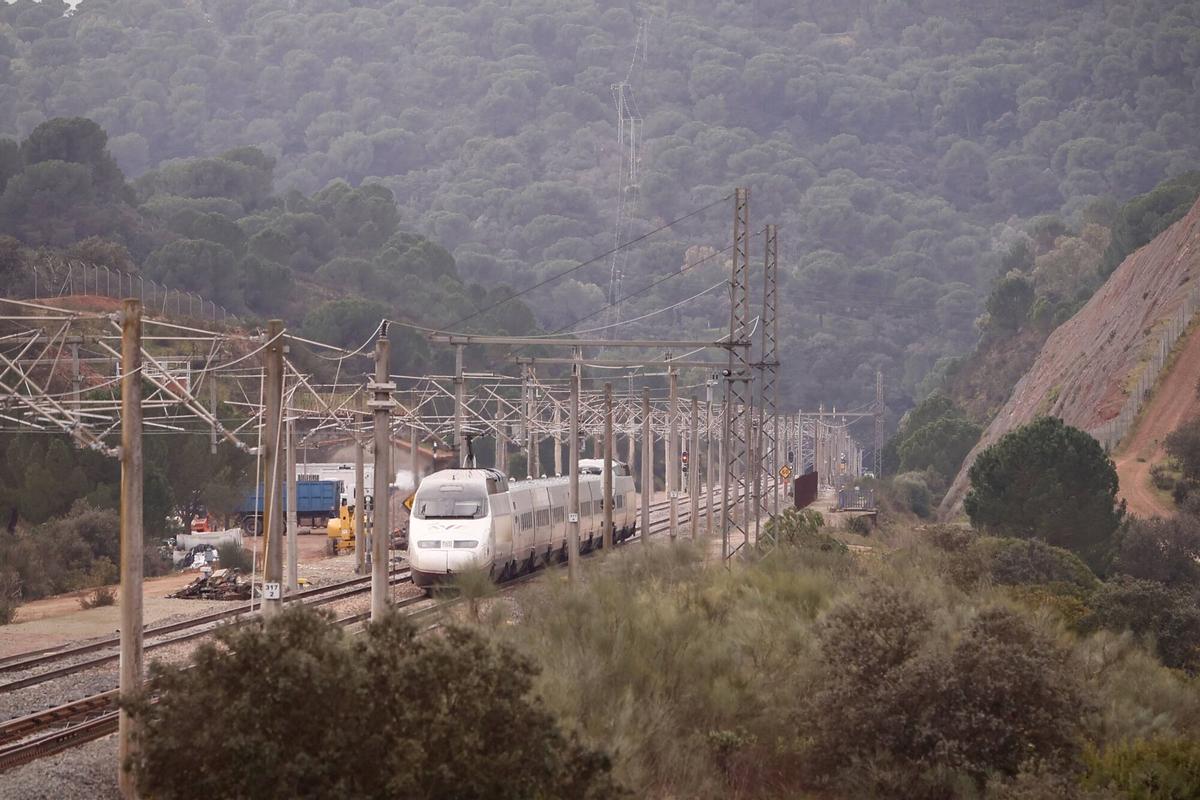 Vuelven a circular los trenes AVE e Iryo entre Córdoba y Madrid. Trenes pasando por Adamuz.