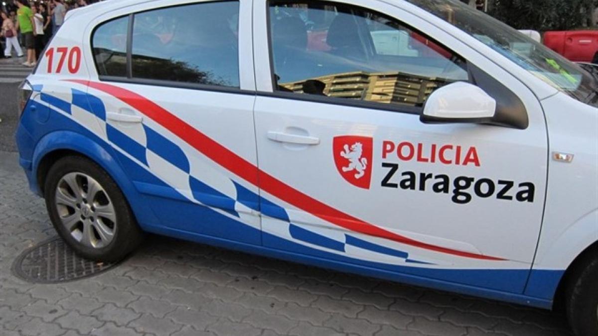 Un vehículo de la policía municipal de Zaragoza.