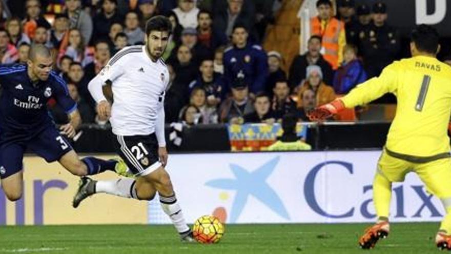 El Madrid empata a Mestalla i segueixen els dubtes