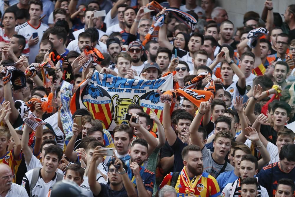 Así ha recibido la afición al Valencia en Mestalla