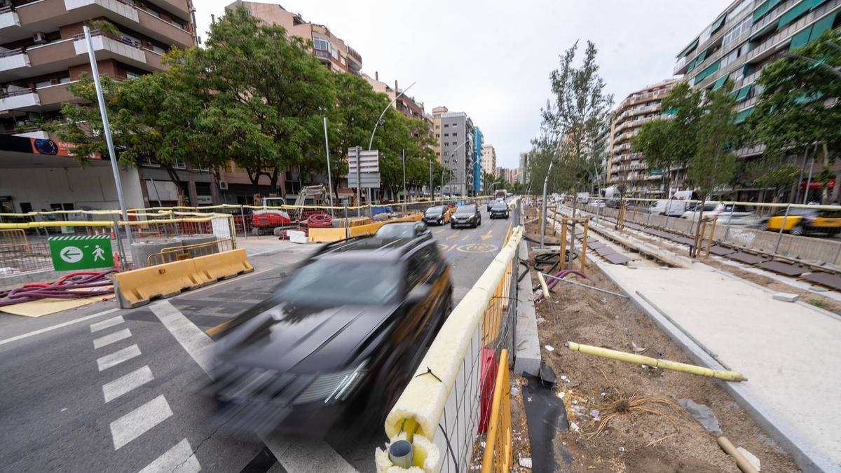 Les obres a l'avinguda Meridiana de Barcelona, en el tram entre el carrer Felip II i el passeig de Fabra i Puig.