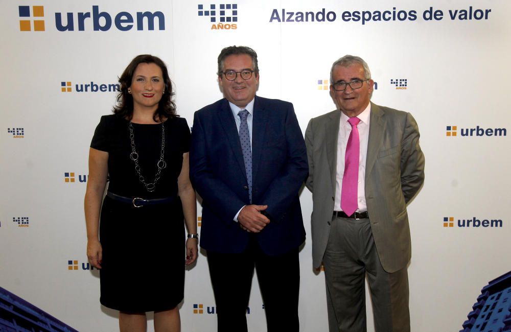 Algunos de los asistentes al 40º aniversario de Urbem.