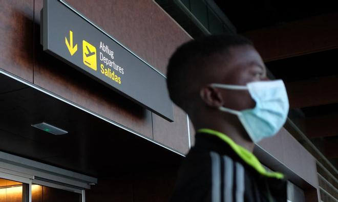 Menores migrantes son trasladados a un centro de Cataluña