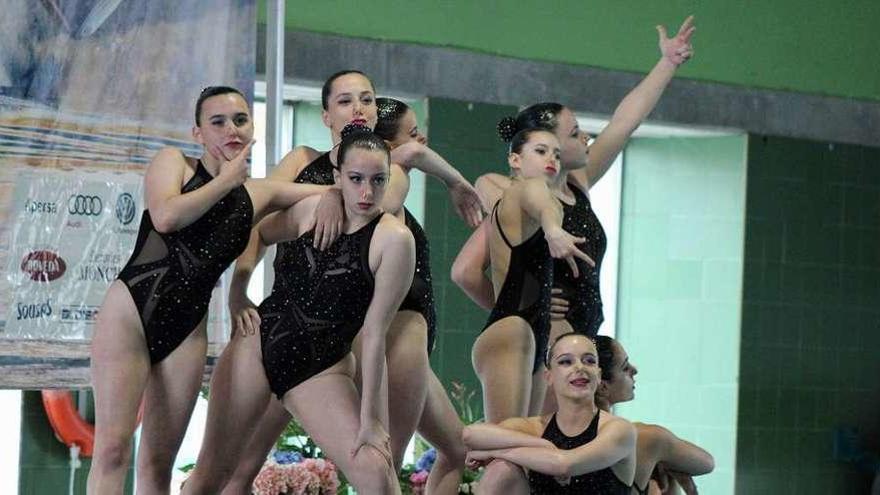 Equipo junior del Sincro Ourense, décimo en los campeonatos de España de verano, en Sabadell. // FdV