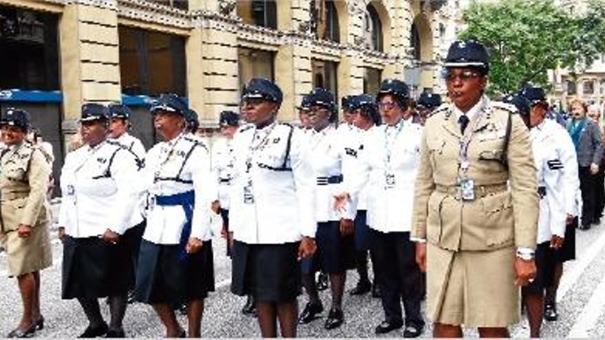 Les participants al congrés van desfilar per la Via Laietana de la capital catalana.