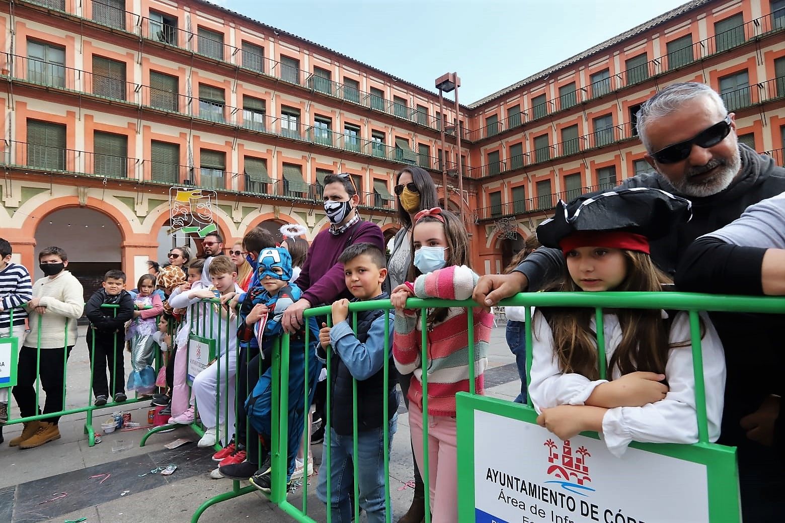 La plaza de La Corredera acoge la fiesta final del carnaval