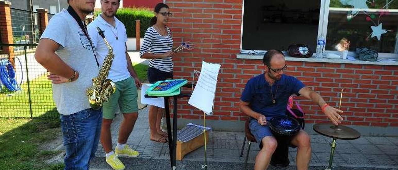 Una actividad musical en la Escola Infantil. // Iñaki Abella