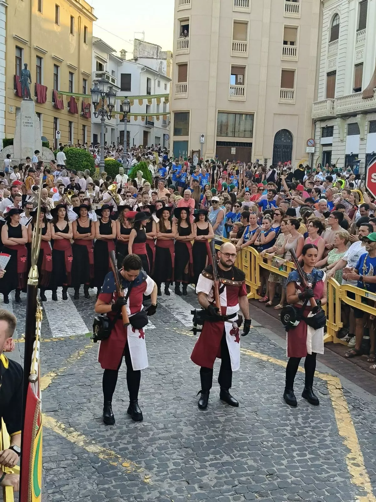 Salelles abre la fiesta: Oliva está de moros y cristianos