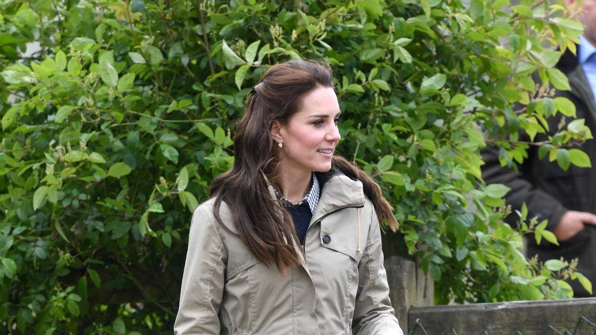 Kate Middleton con pantalón de Zara
