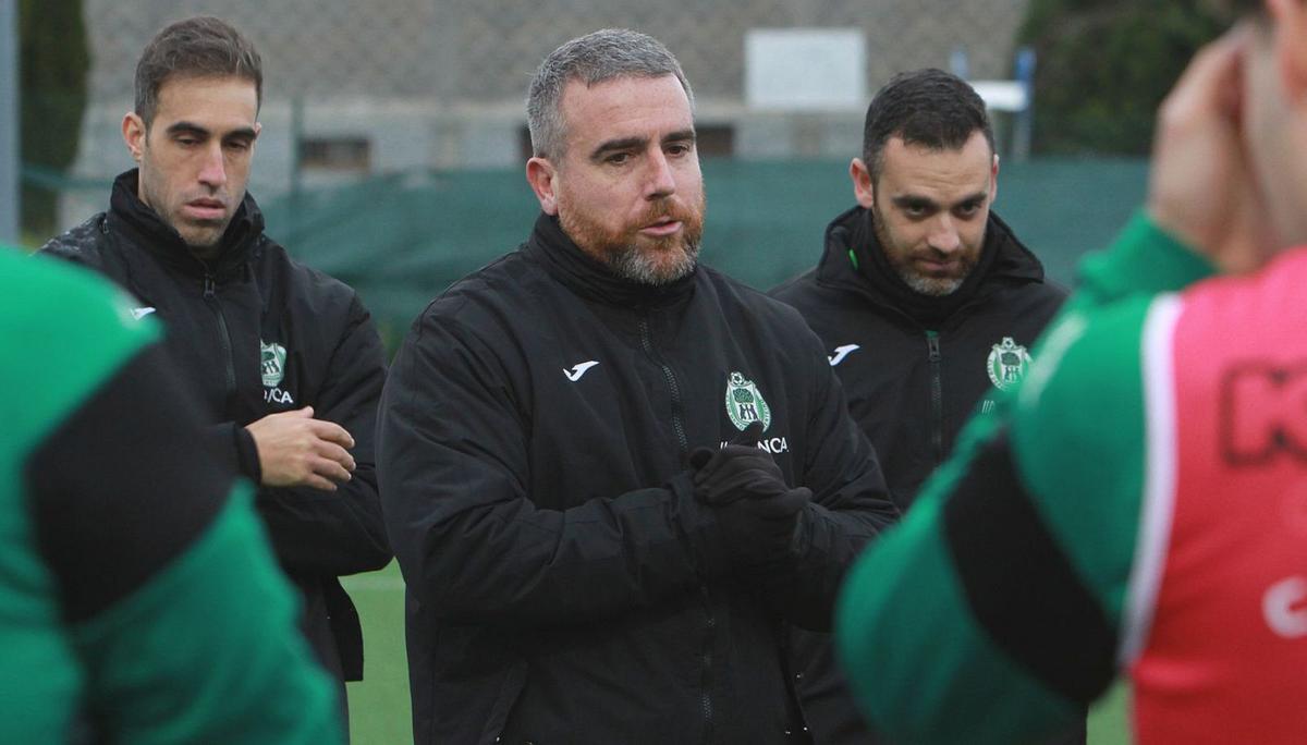 Javi Rey, durante un entrenamiento. A su izquierda, Diego Rivas. |  // IÑAKI OSORIO