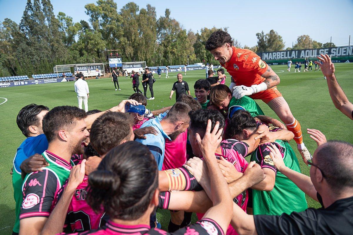 Los jugadores del Sabadell celebran una de sus victorias.