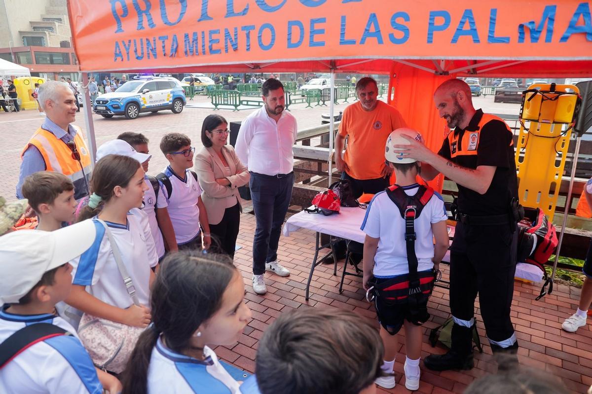 Más de 500 escolares participan en las jornadas de puertas abiertas que organiza la Policía Local para visibilizar su labor.