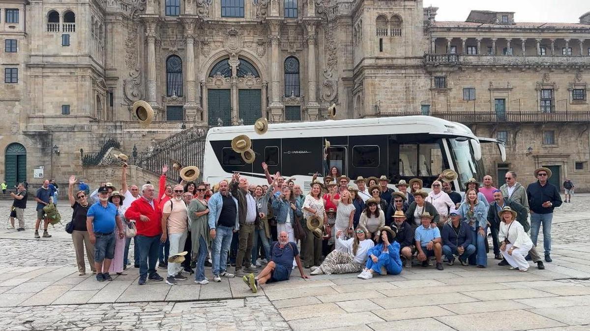 El Obradoiro recibe a un centenar de autodenominados «peregrinos rodantes»