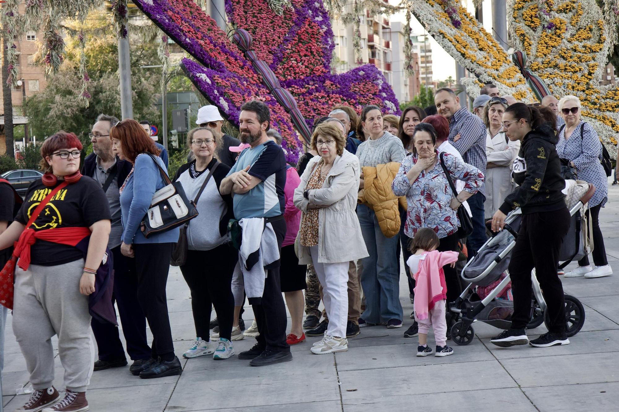 Las imágenes de la multitudinaria degustación gratuita de marineras en la plaza Circular de Murcia