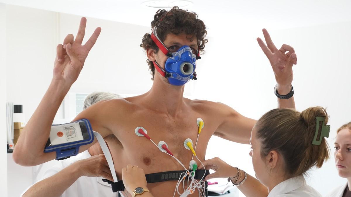 Oriol Paulí, pasando la revisión médica con el Ilerna Lleida