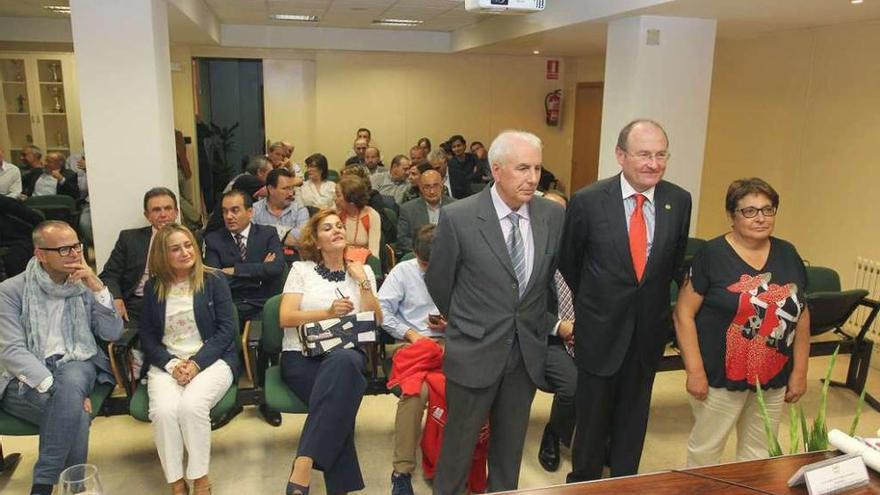 El Colegio de Veterinarios rindió homenaje a Manuel Garrido, Víctor A. González y Margarita Núñez. // Osorio