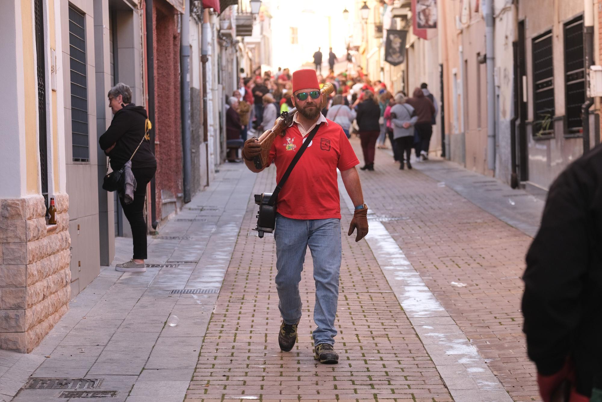 Fiesta de Els Capitans y desfile de abanderadas de Moros y Cristianos de Petrer, en imágenes