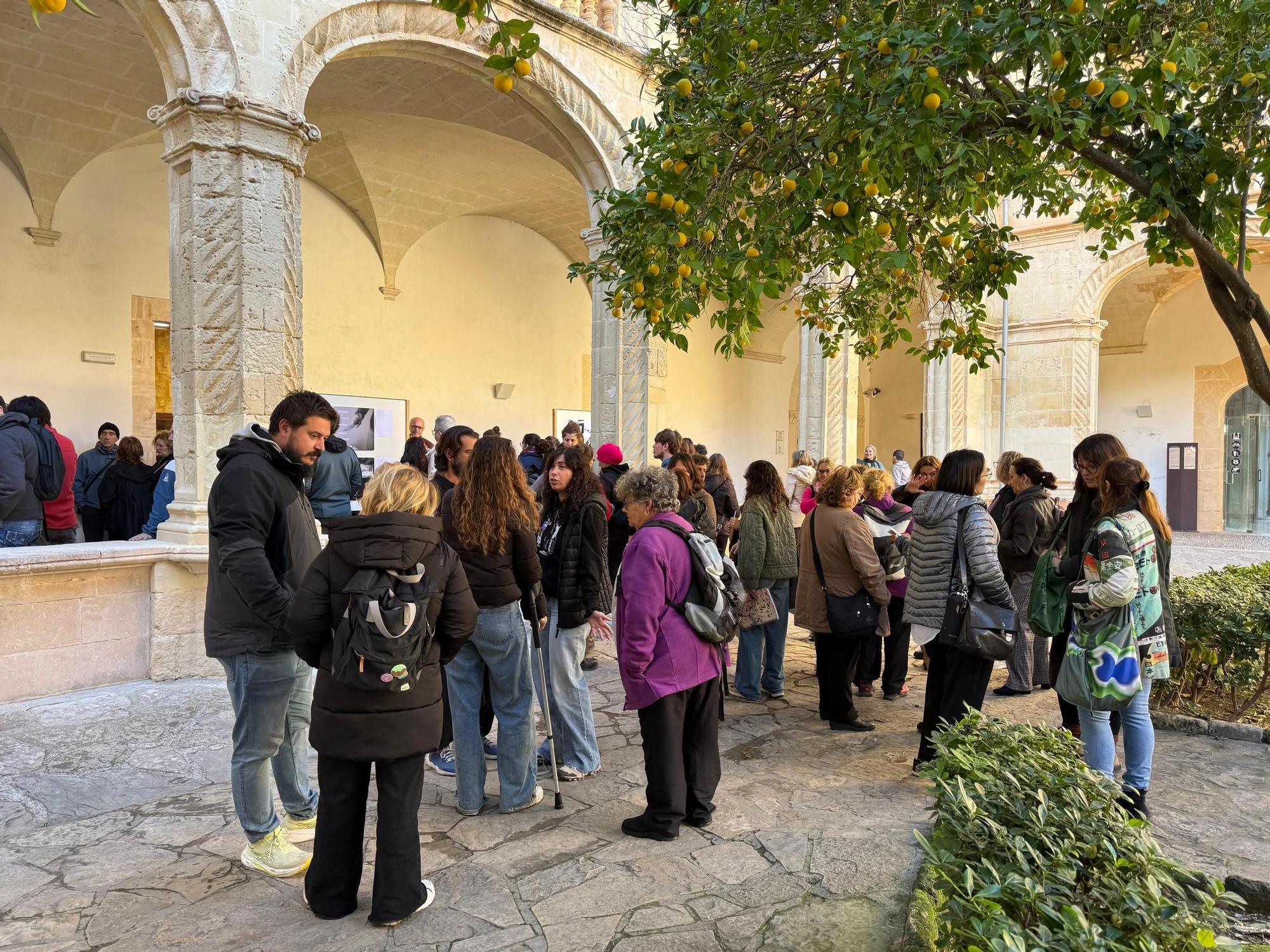 Esta mañana se ha presentado la exposición  '25N, 25 Dones' en Manacor.