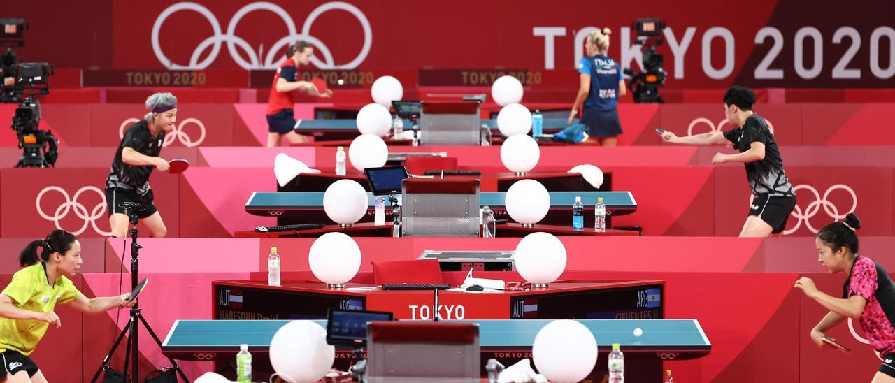 Jugadores de tenis de mesa, durante un entrenamiento en los Juegos Olímpicos