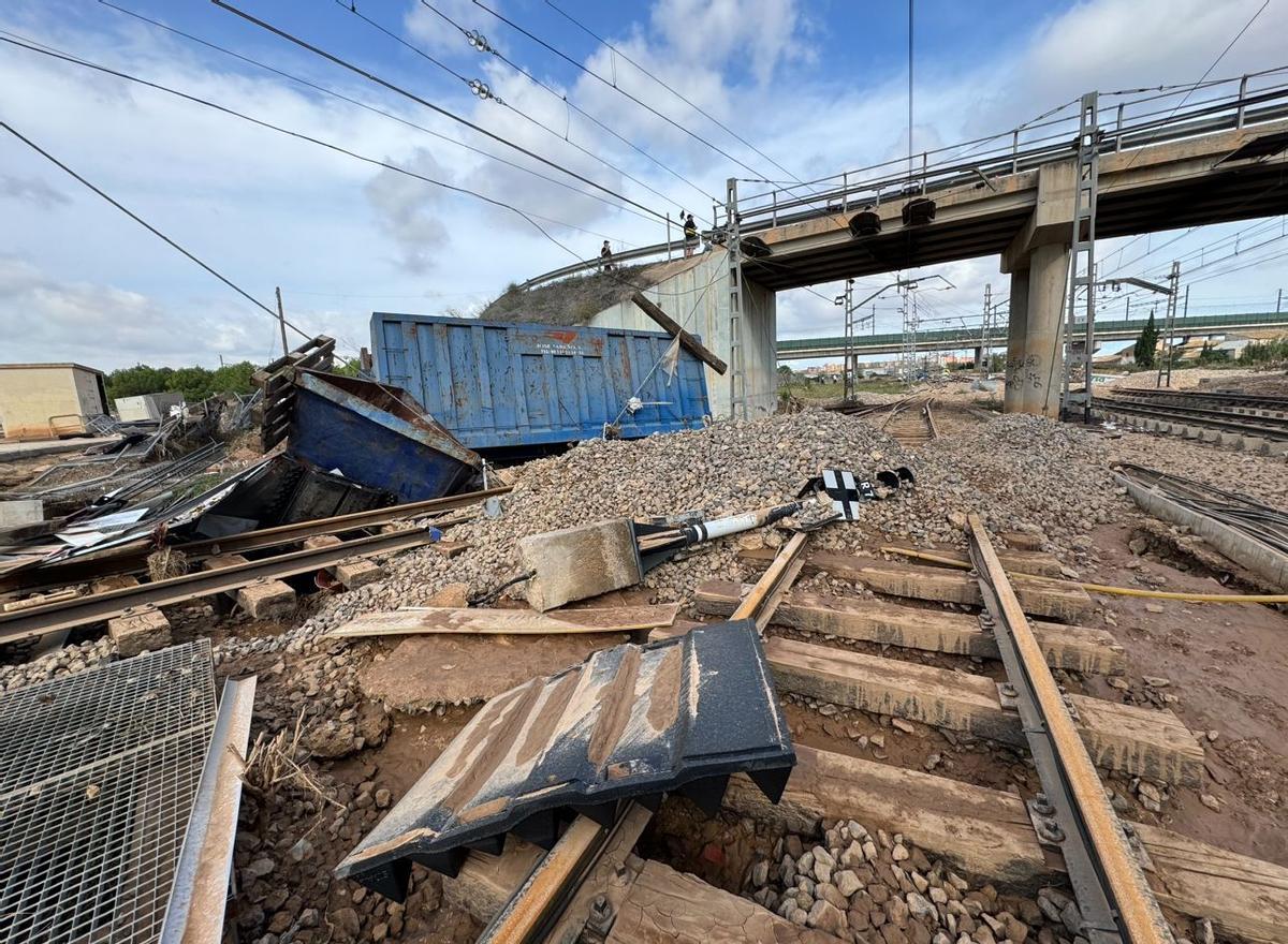 La playa de vías de València Sud, la sede de FGV, ubicada junto a Paiporta.