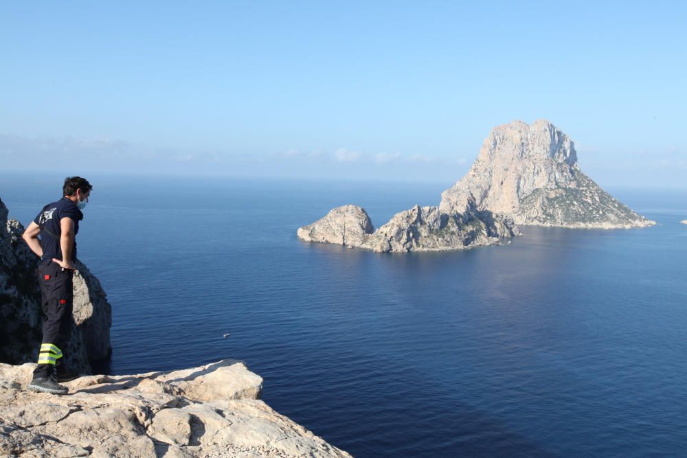 Fallece un hombre tras caer desde unos 140 metros en un acantilado de Ibiza