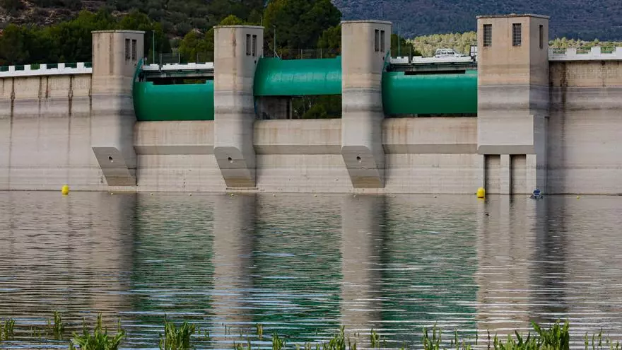 La presa de Beniarrés aumenta su capacidad para desembalsar agua