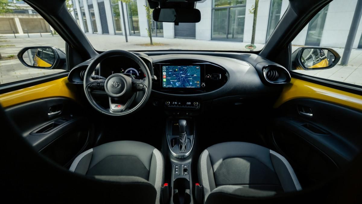 Interior del Toyota Aygo X Cross Hybrid