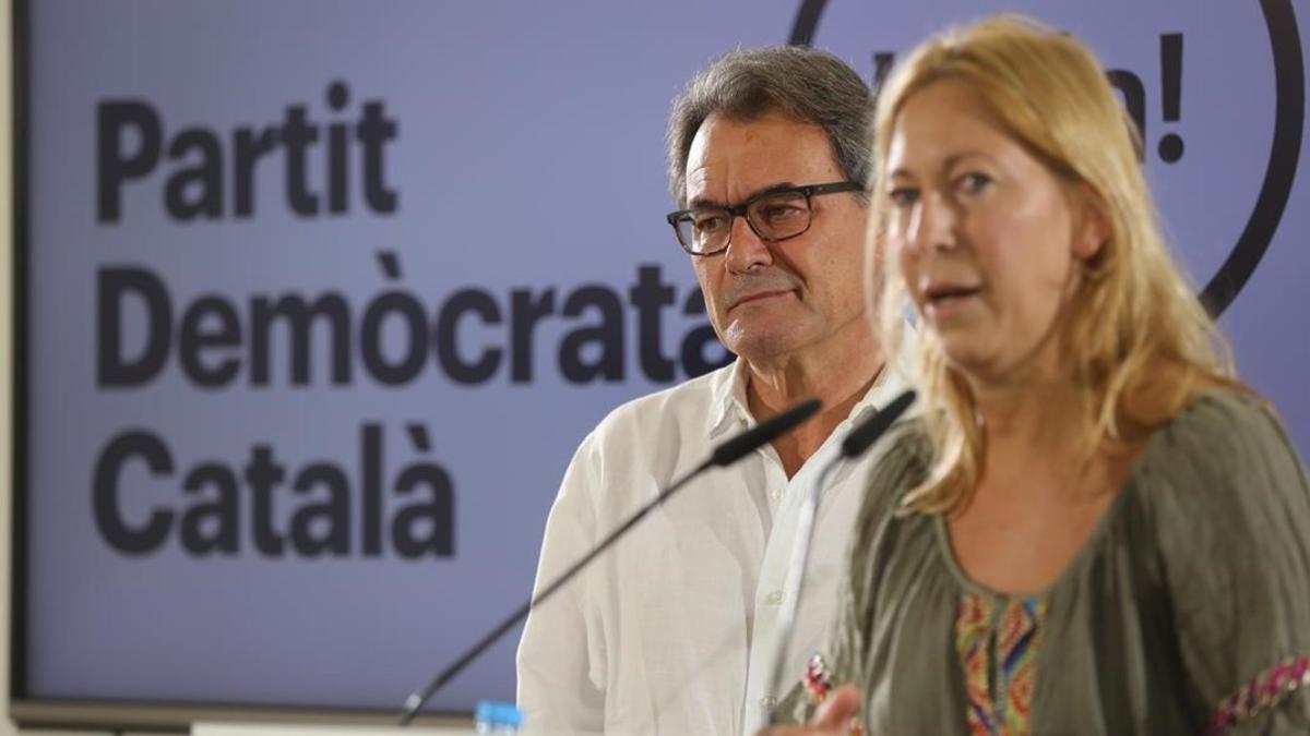 Neus Munté y Artur Mas, en una rueda de prensa del PDECat.