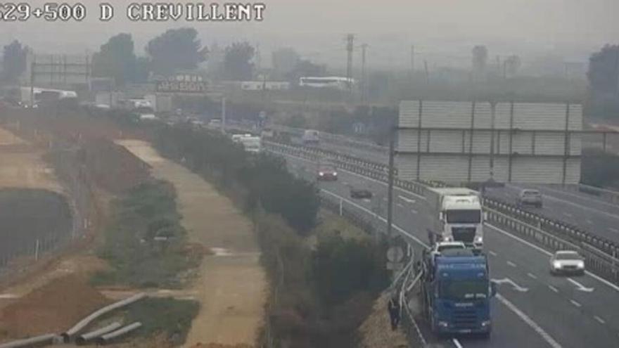 El tráfico se complica en Alicante: un accidente en la A-7 provoca retenciones en Crevillent