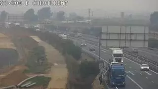El tráfico se complica en Alicante: un accidente en la A-7 provoca retenciones en Crevillent