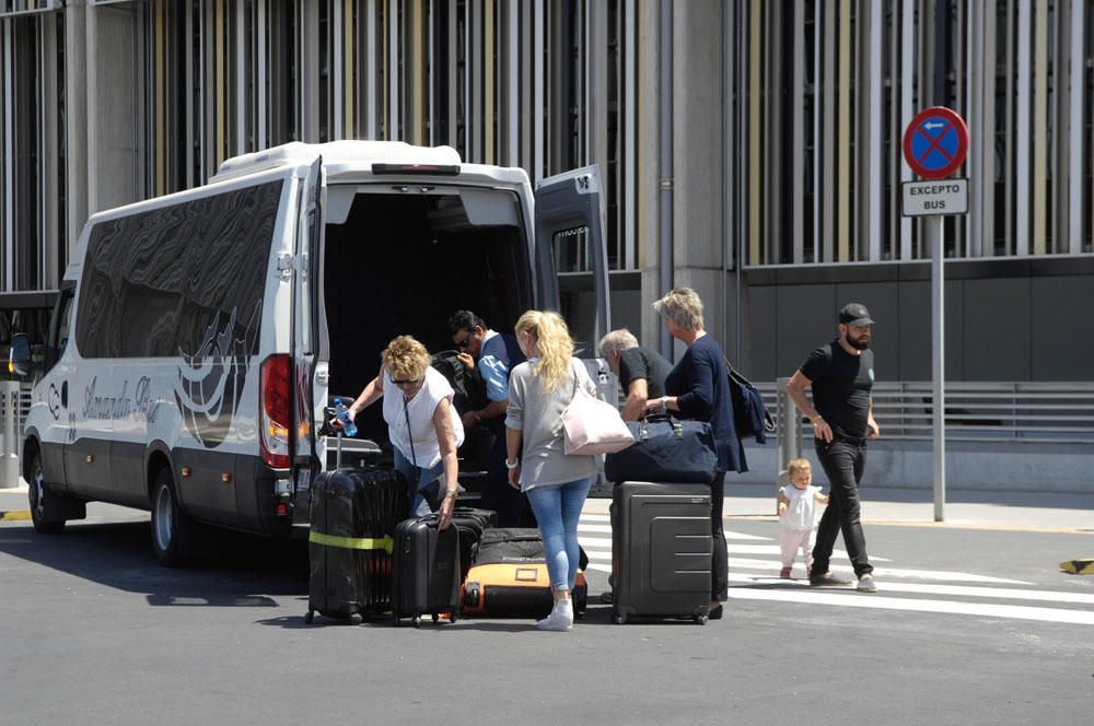 Llegada viajeros al aeropuerto de Gran Canaria