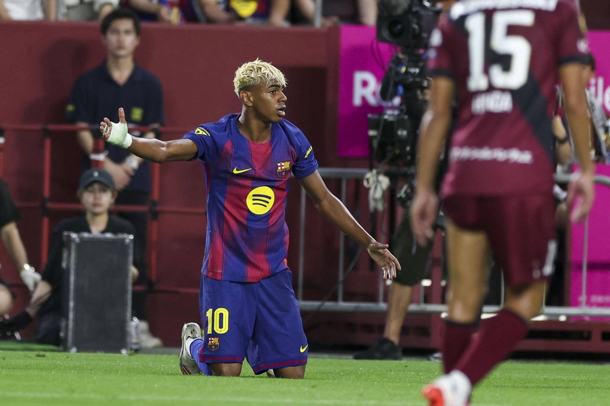 Lamine Yamal, en una acción de partido del primer amistoso de pretemporada del Barça