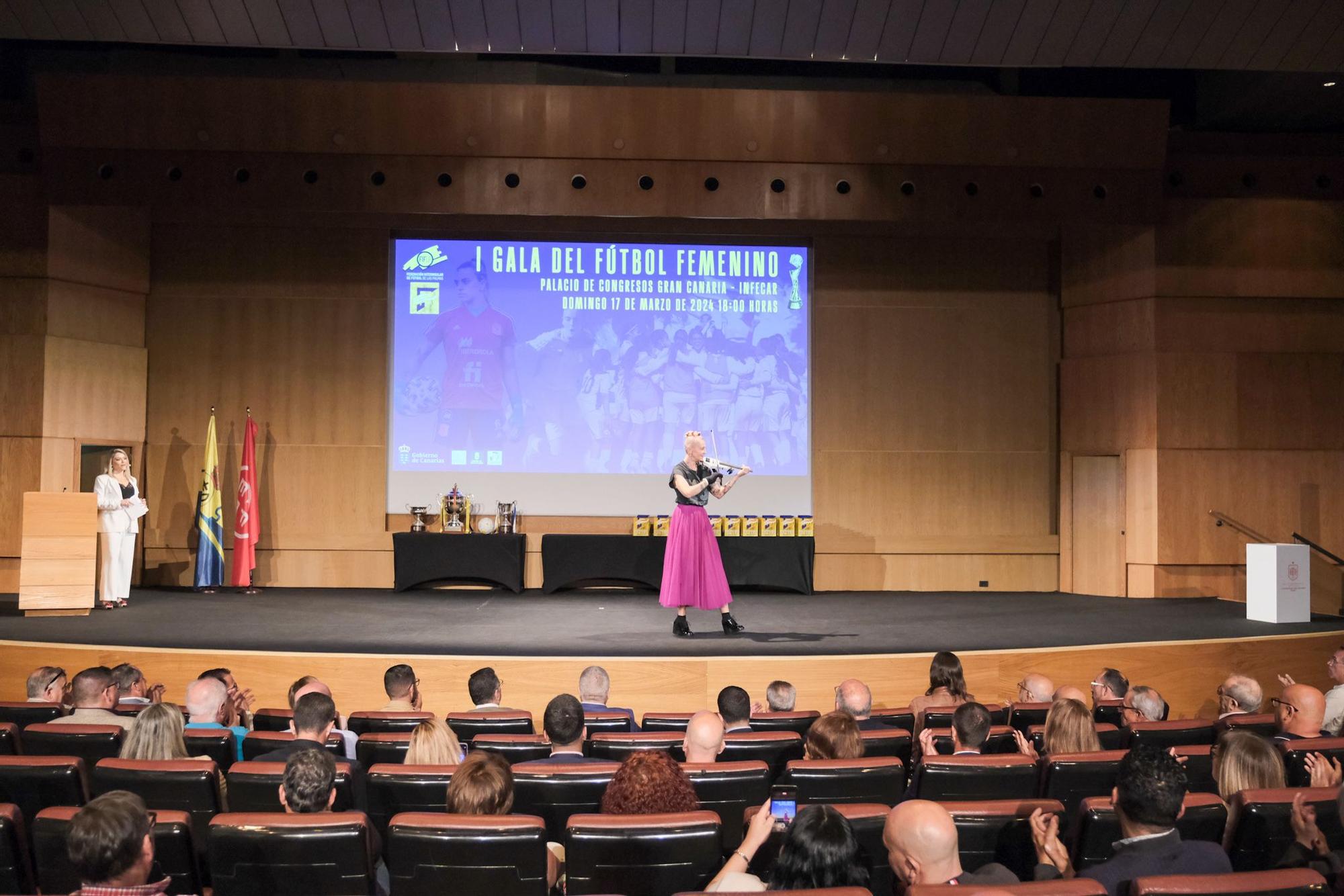 El fútbol femenino canario distingue a las pioneras