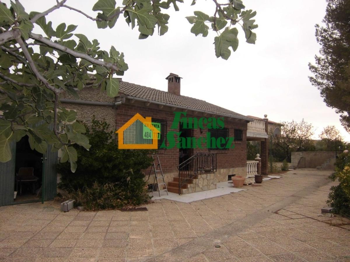 Casa rústica en el extrarradio con 3.600 m2 por 150.000 euros
