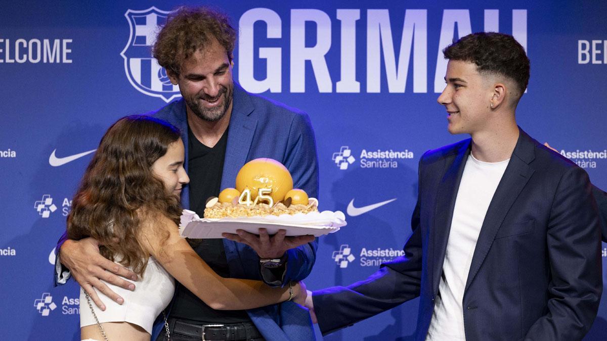 Los hijos de Grimau, Joel y Vega, acompañan a su padre en la felicitación de su aniversario | JAVI FERRANDIZ Los hijos de Grimau, Joel y Vega, acompañan a su padre en la felicitación de su aniversario | JAVI FERRANDIZ