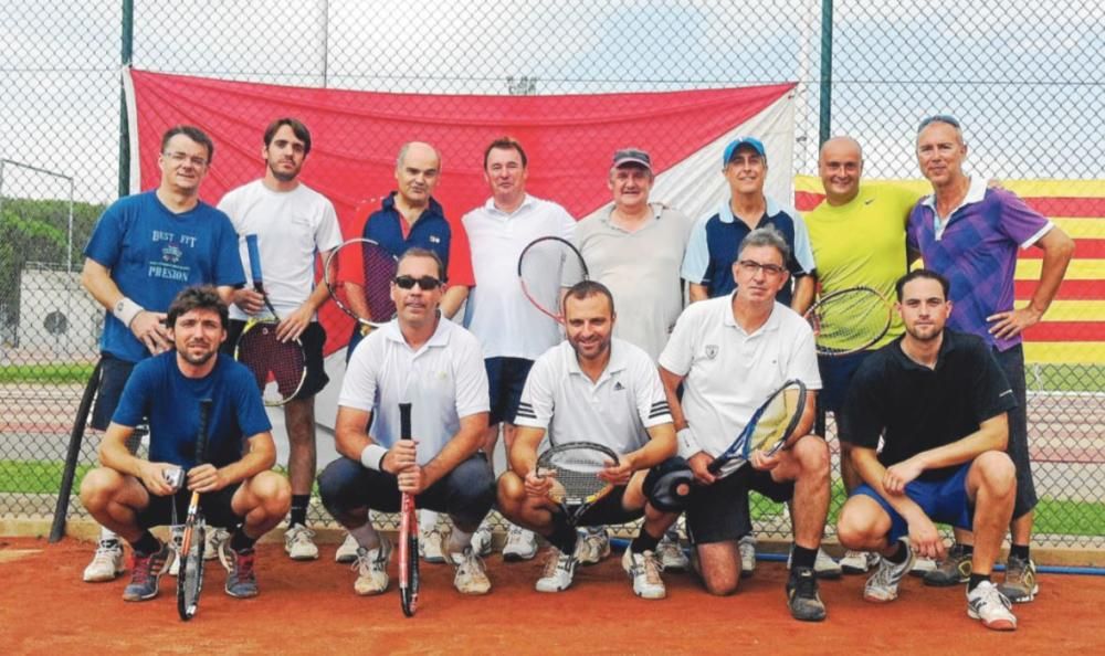 Tennis · Un dels grups més nombrosos amb èxits en alguns campionats de Catalunya