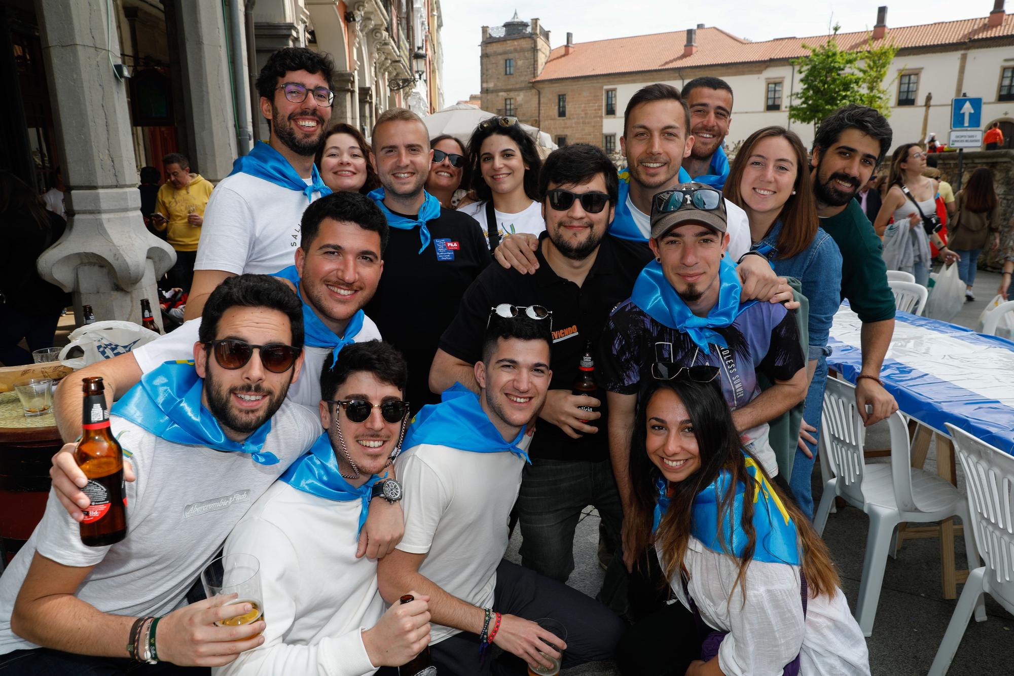 EN IMAGENES: La multitudinaria Comida en la Calle de Avilés